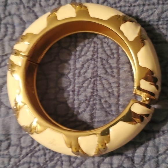 Gold And Cream Hinged Bracelet - Picture 4 of 4